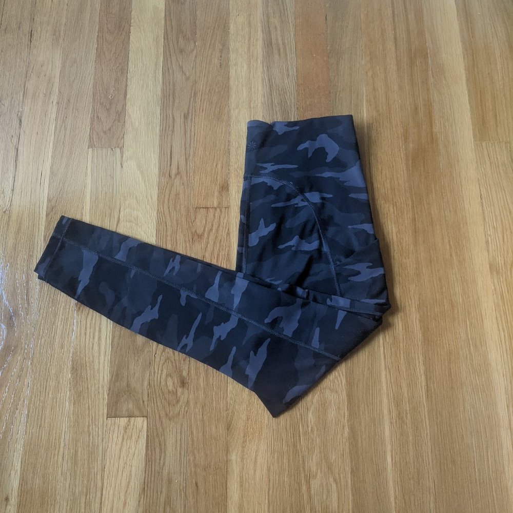 Athleta | Ultimate Stash Pocket Black Camo 7/8 Tight Size S